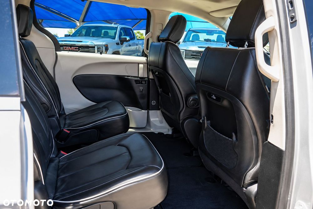 Chrysler Pacifica - 19