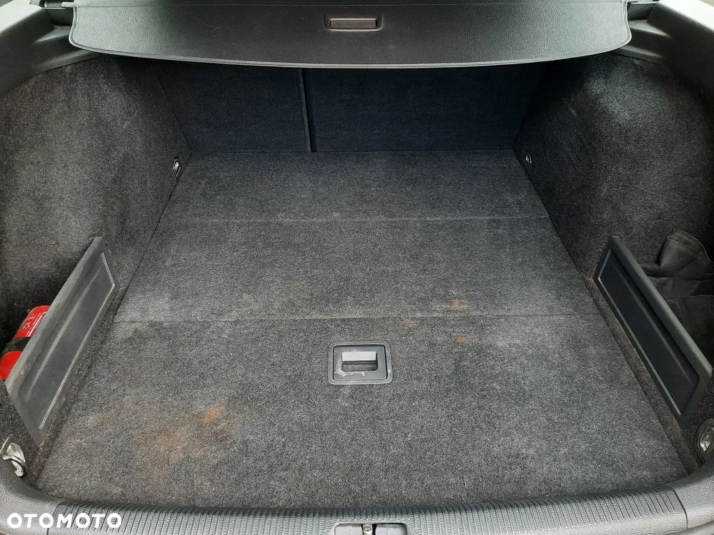 Volkswagen Passat 2.0 TDI Trendline - 16