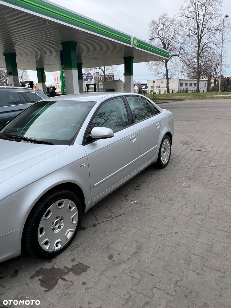 Audi A4 Limousine - 5