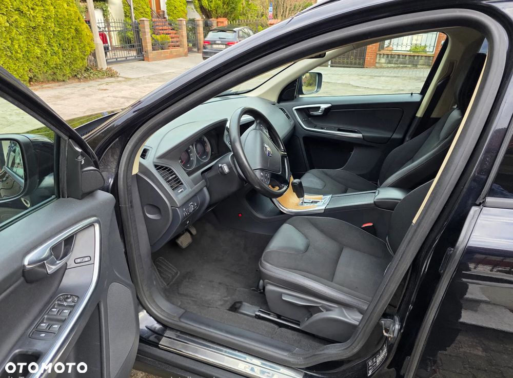Volvo XC 60 2.4D AWD Momentum - 3