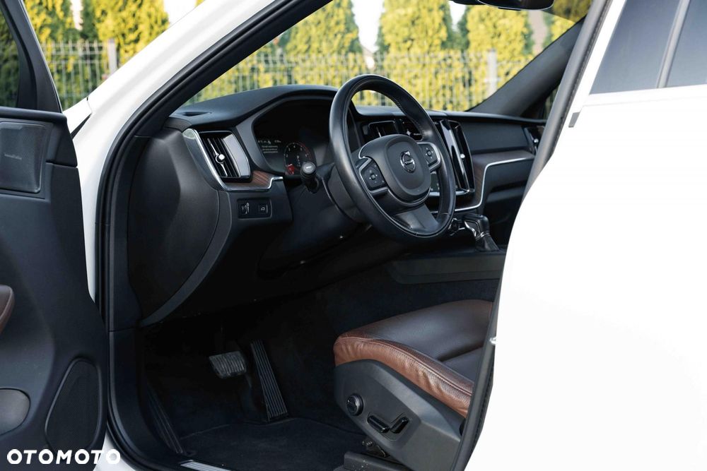 Volvo XC 60 T6 AWD Momentum - 10