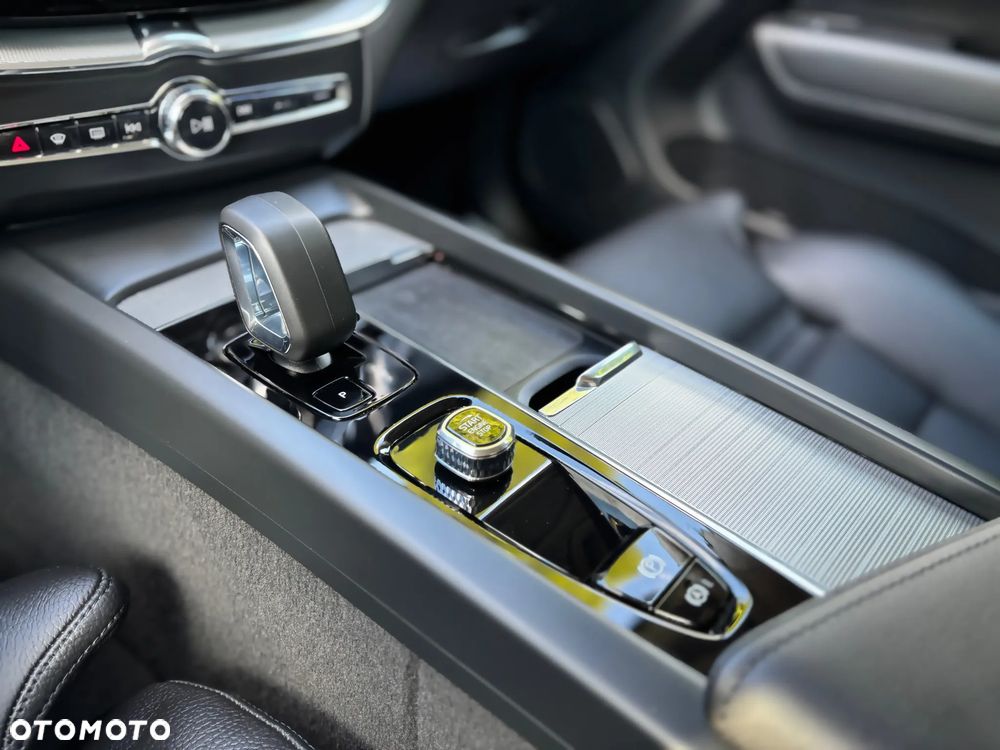 Volvo XC 60 B4 D AWD Geartronic Inscription - 32