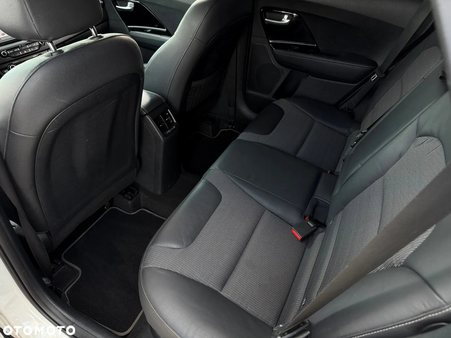 Kia Niro 1.6 GDI Hybrid L - 10