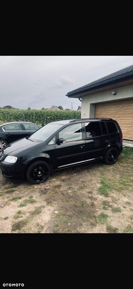 Volkswagen Touran - 1