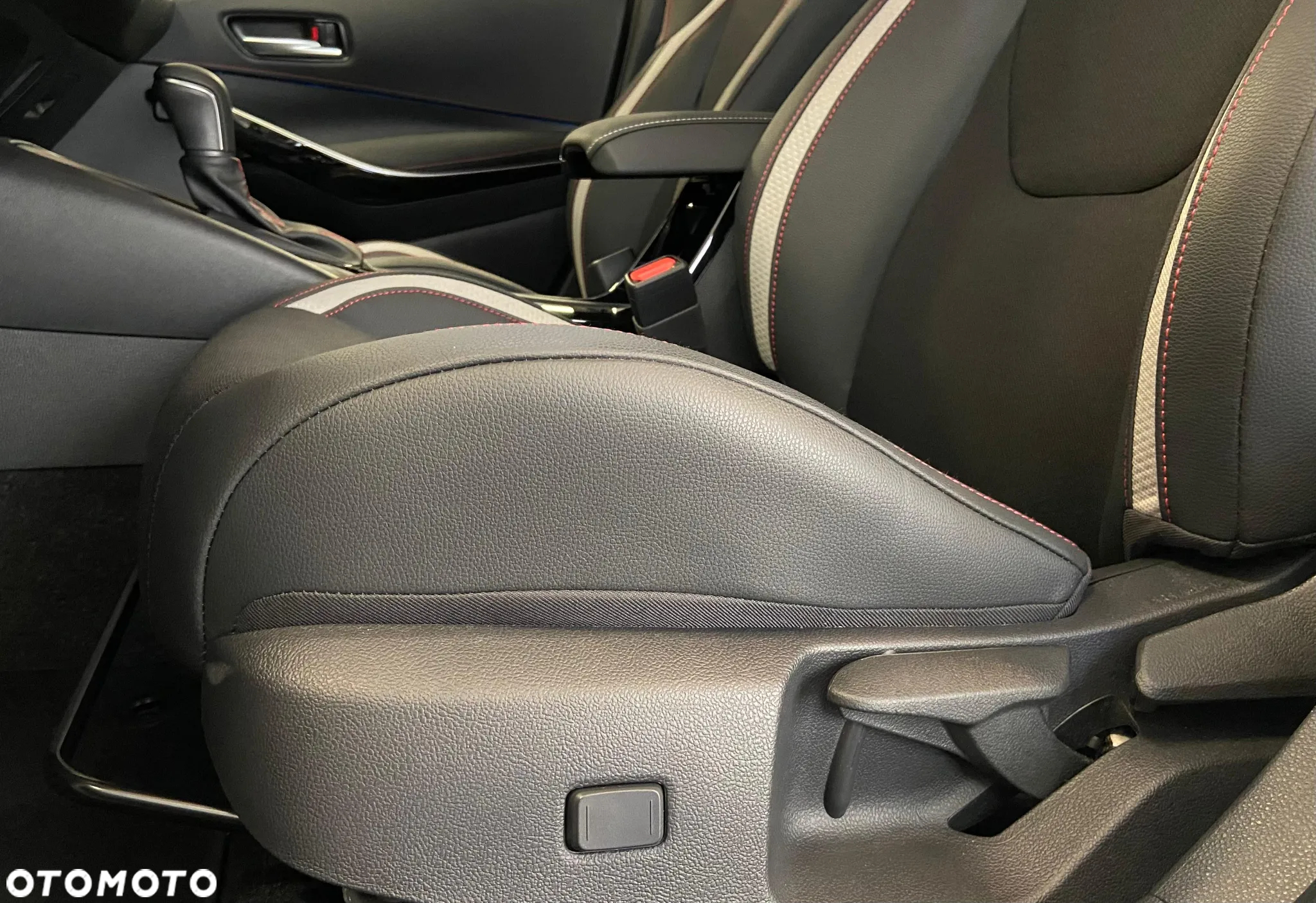 Toyota Corolla 2.0 Hybrid GR Sport Dynamic - 19