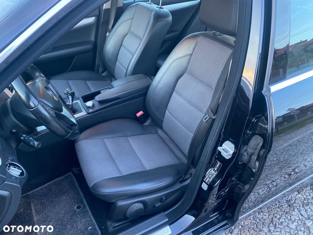 Mercedes-Benz Klasa C 180 CGI BlueEFFICIENCY Avantgarde - 22