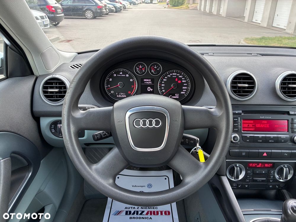 Audi A3 3-drzwiowe 1.6 Attraction - 8