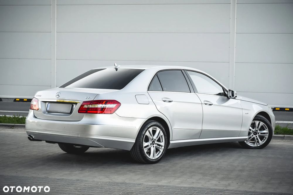 Mercedes-Benz Klasa E 200 CGI BlueEFFICIENCY 7G-TRONIC Avantgarde - 2