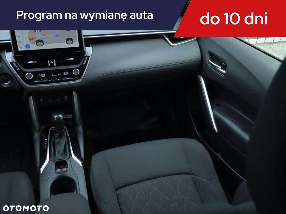 Toyota Corolla Cross - 10