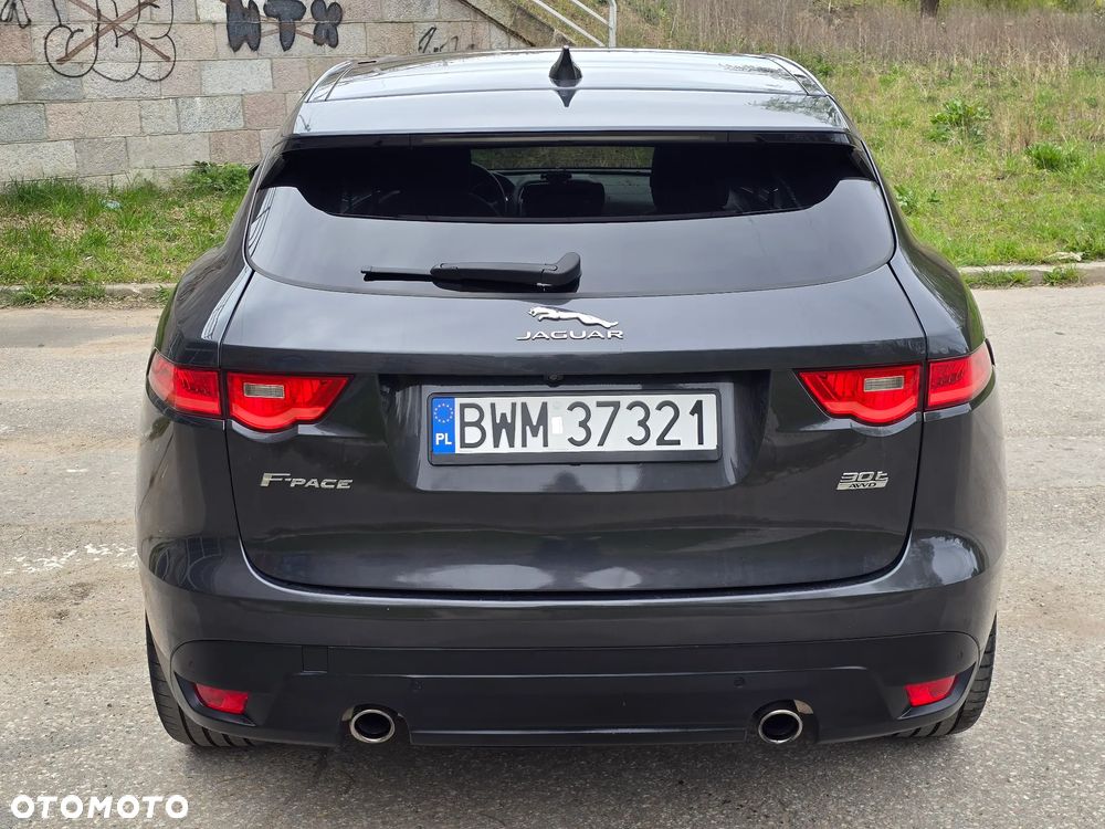 Jaguar F-Pace 30t AWD Prestige - 4