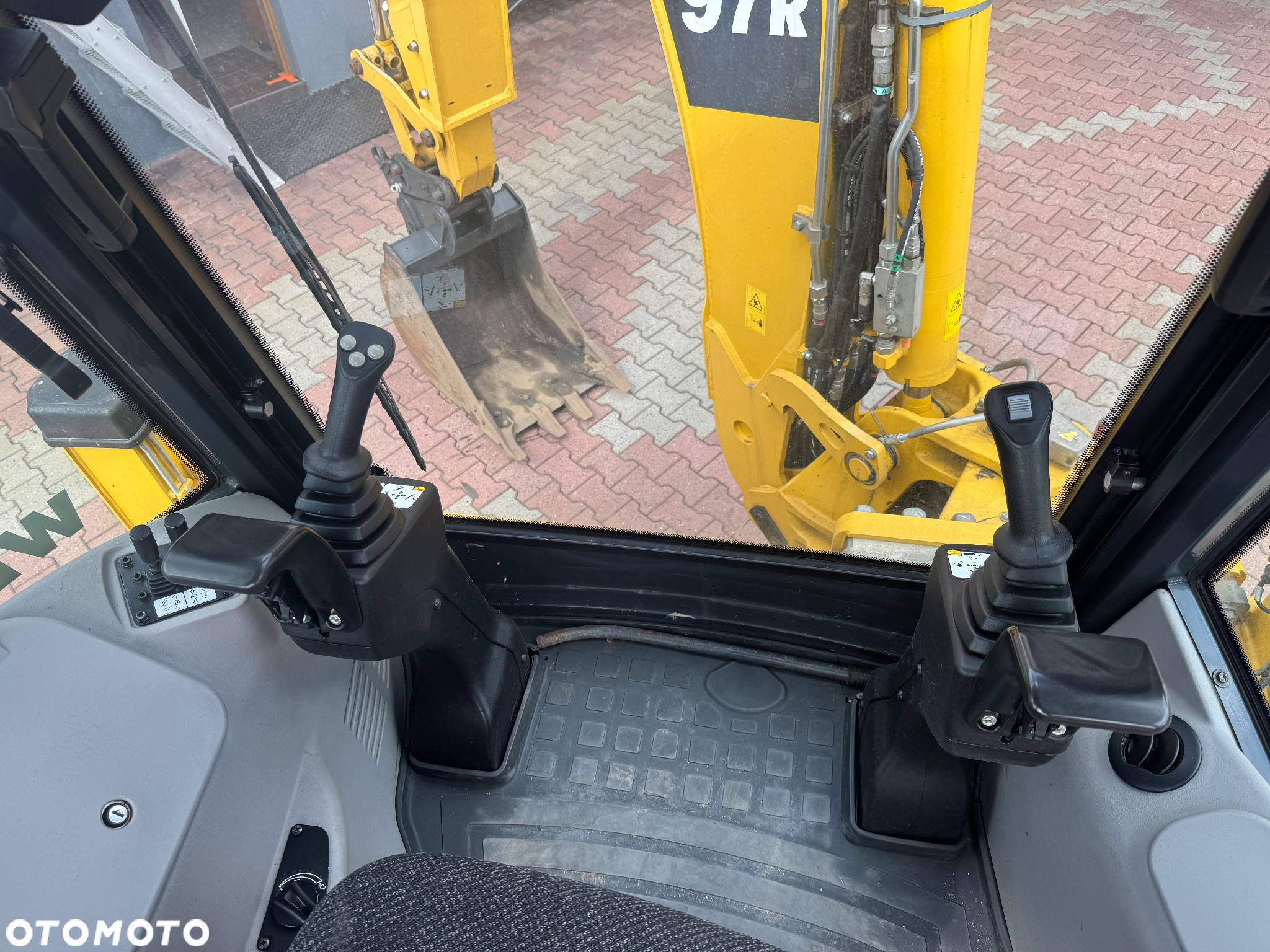 Komatsu WB 97R - 18