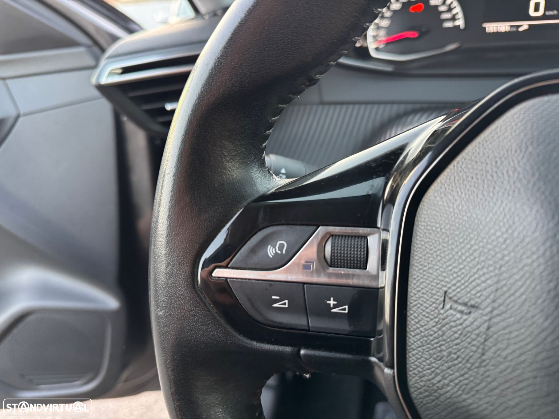 Peugeot 208 1.5 BlueHDi Allure Pack - 19