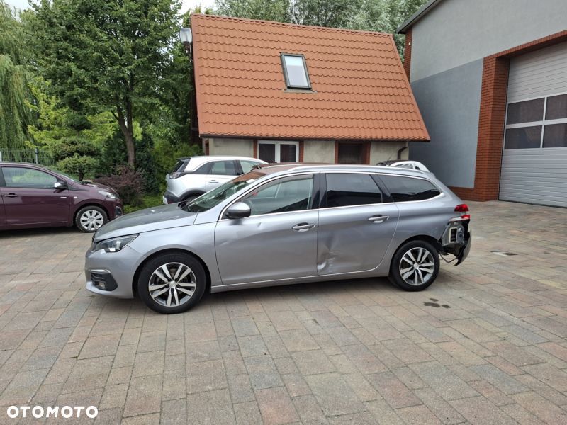 Peugeot 308 PureTech 130 GPF EAT8 Stop & Start Allure Business-Paket - 5
