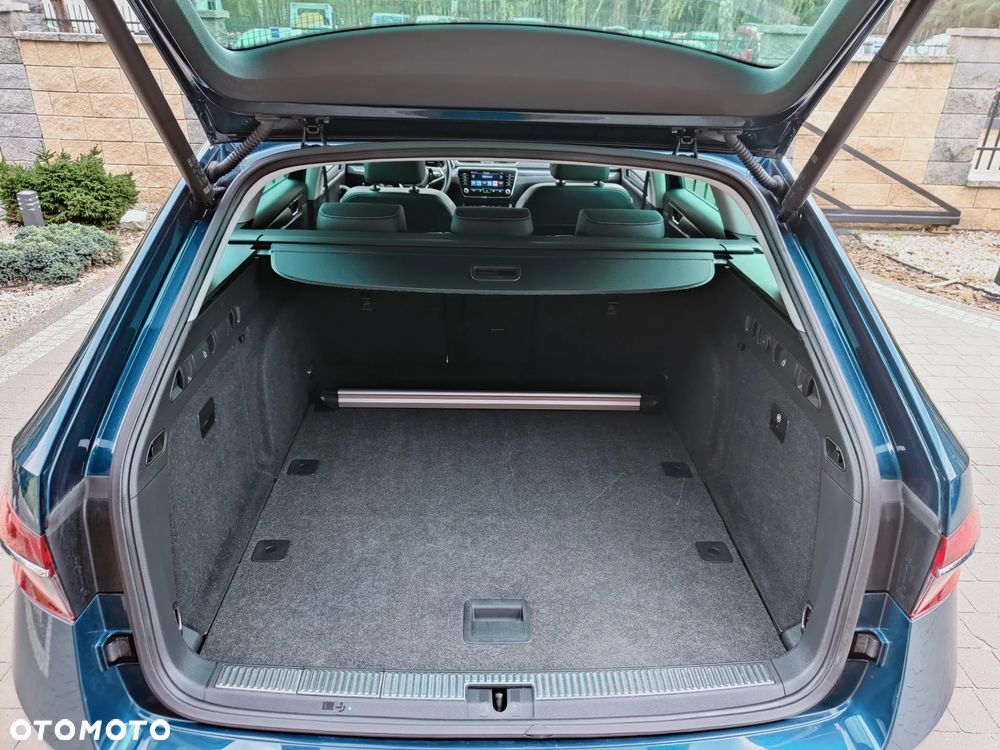 Skoda Superb 2.0 TDI DSG Premium Edition - 38