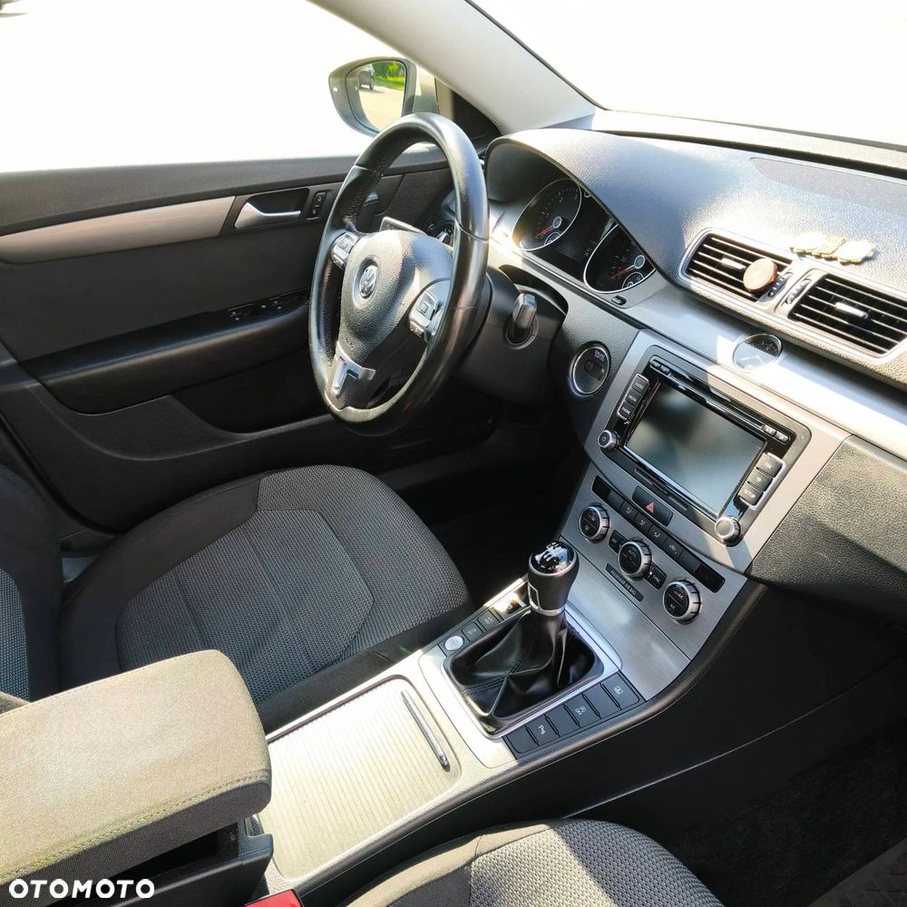 Volkswagen Passat 2.0 TDI Comfortline - 19