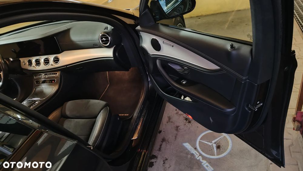 Mercedes-Benz Klasa E 300 de AMG - 8