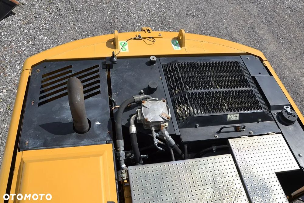 Caterpillar 318 D - 16
