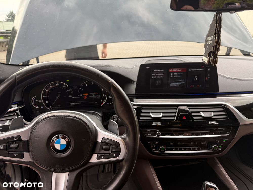 BMW Seria 5 M550i xDrive sport - 10