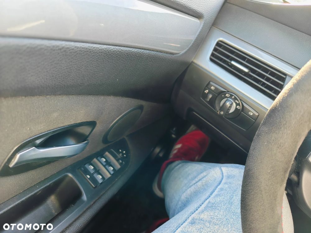 BMW Seria 5 520i - 24