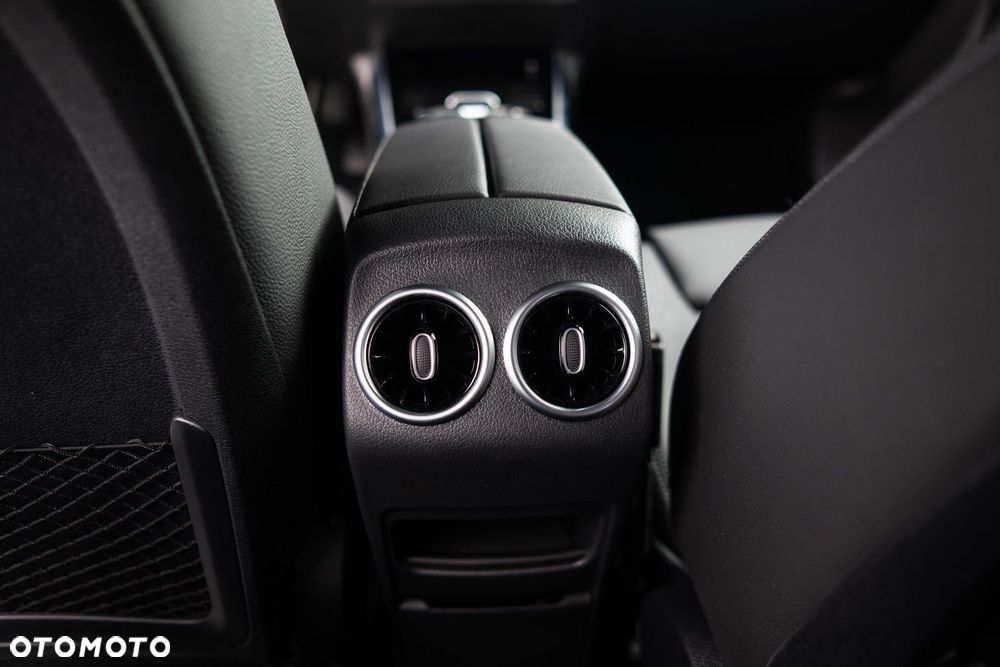 Mercedes-Benz GLB - 19