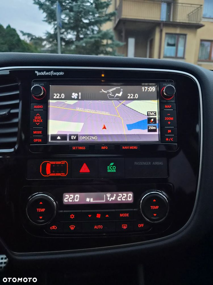 Mitsubishi Outlander - 32