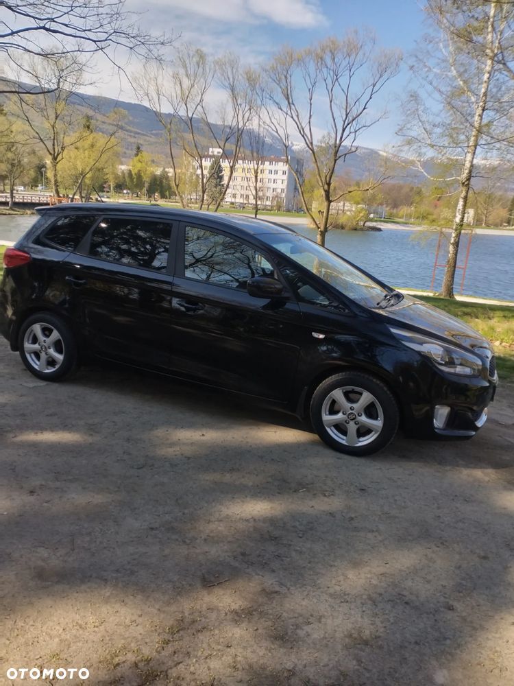 Kia Carens - 38