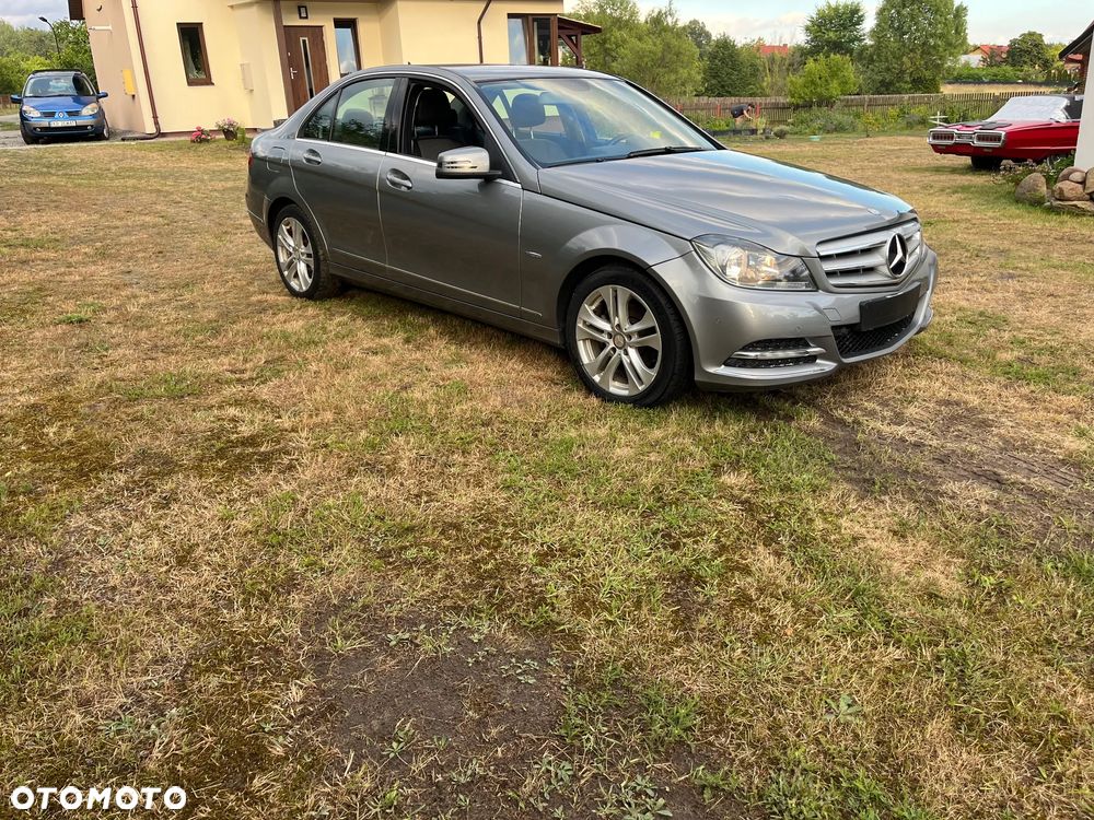 Mercedes-Benz Klasa C 180 CGI BlueEFFICIENCY Avantgarde - 10
