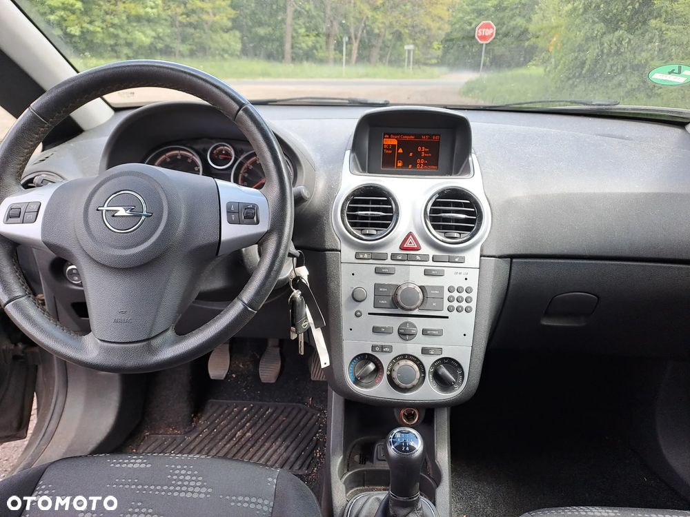 Opel Corsa 1.4 16V Cosmo - 7