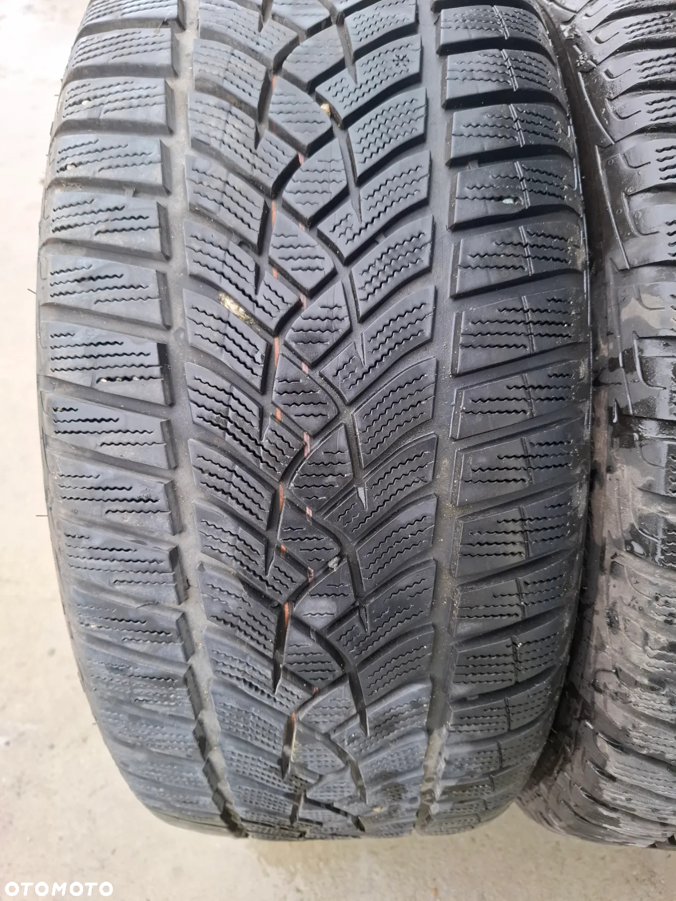 Opony Zimowe 2x 245/45/18 100V Goodyear - 2