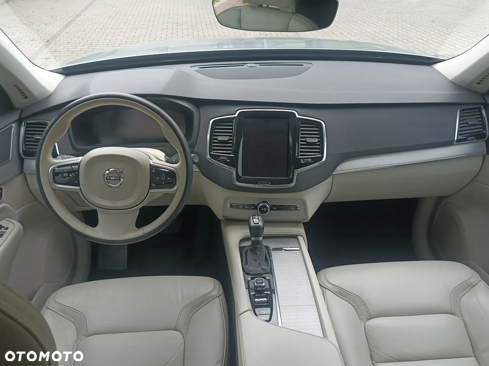 Volvo XC 90 - 12