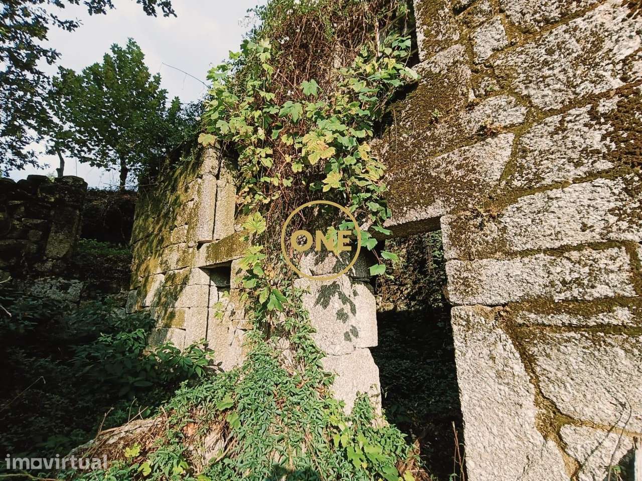 Ruína para Remodelar em Terras de Bouro, Chorense – 1.311 m2 de Terren - Grande imagem: 2/24