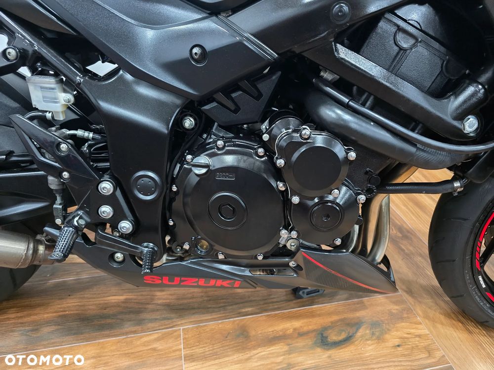 Suzuki GSX - 20