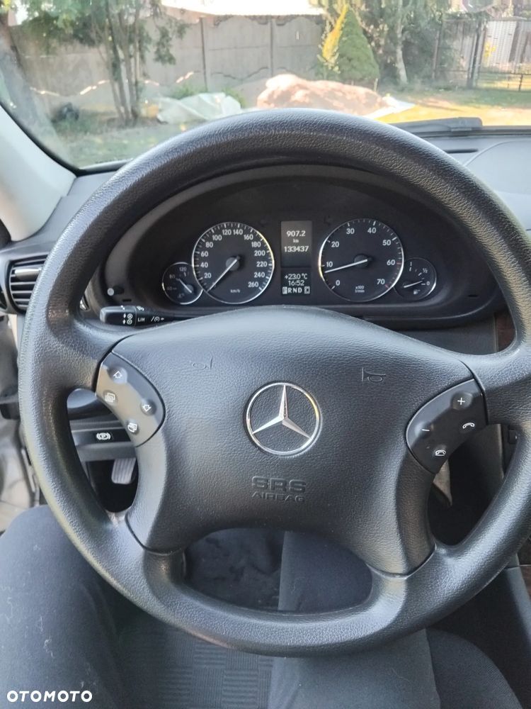 Mercedes-Benz Klasa C 180 Kompressor Automatik Classic - 13