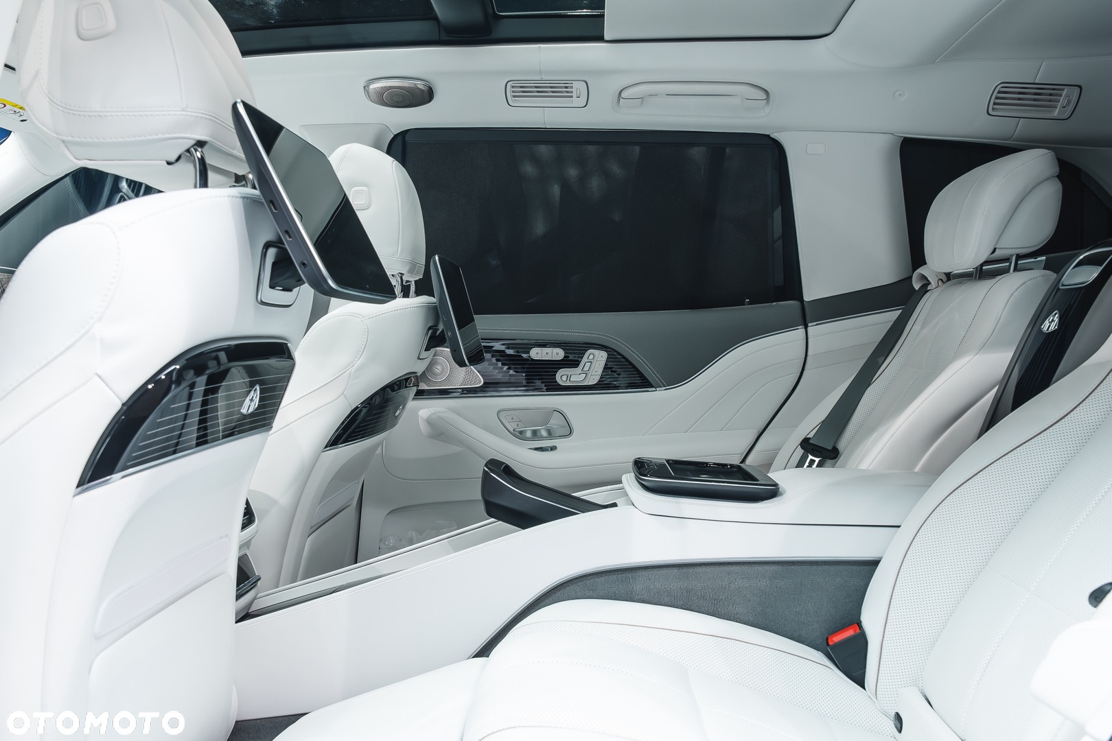 Mercedes-Benz GLS - 24
