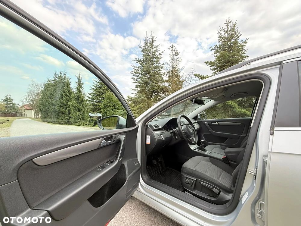 Volkswagen Passat 1.6 TDI DPF BlueMot Highline - 13