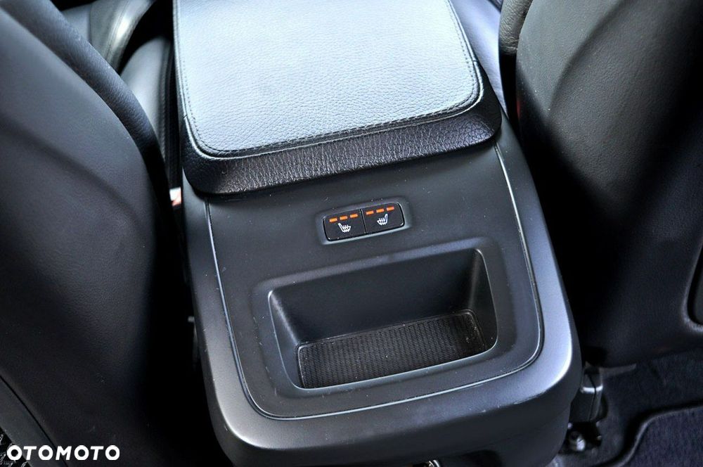 Volvo V90 D3 Momentum Pro - 25