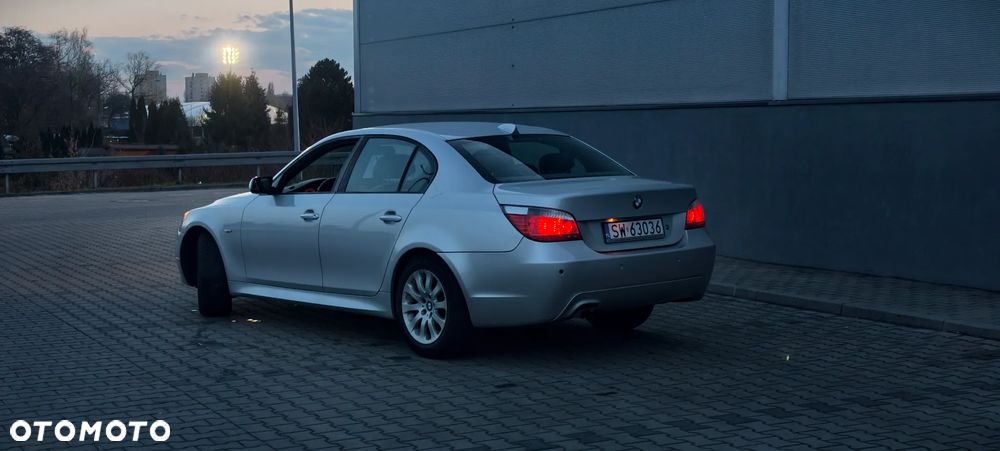 BMW Seria 5 525xi - 4