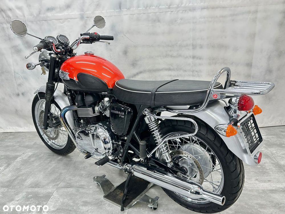Triumph Bonneville - 6