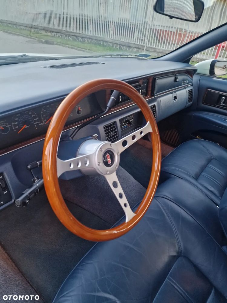 Oldsmobile Custom Cruiser - 14