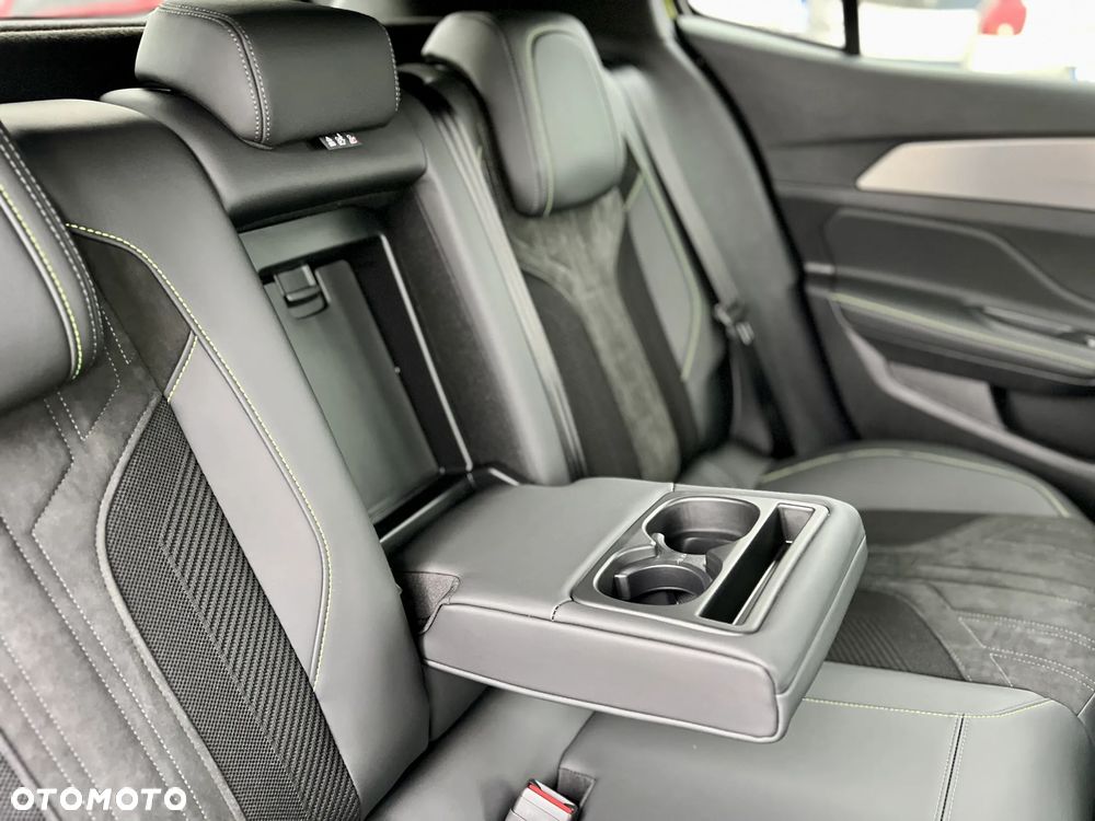 Peugeot 408 1.6 Plug-in Hybrid 240 GT Exclusive e-DCS7 - 17