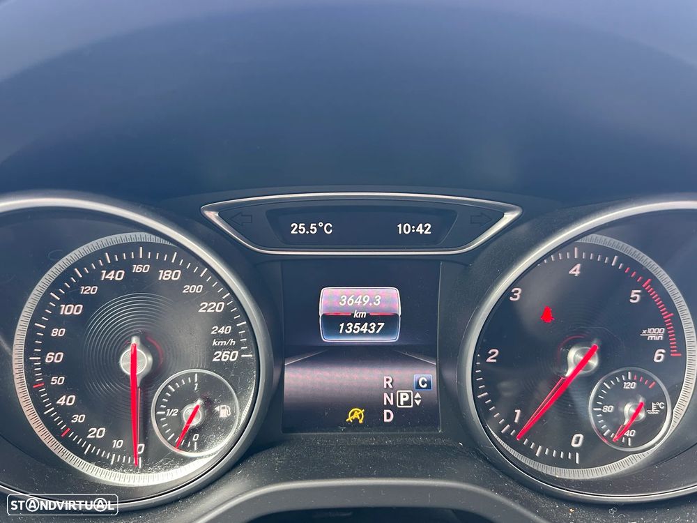Mercedes-Benz CLA 180 d Urban Aut. — fotografia 9