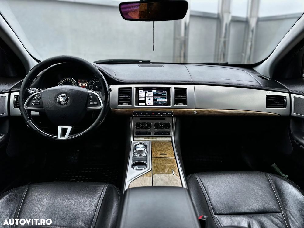 Jaguar XF 2.2D Luxury - 5