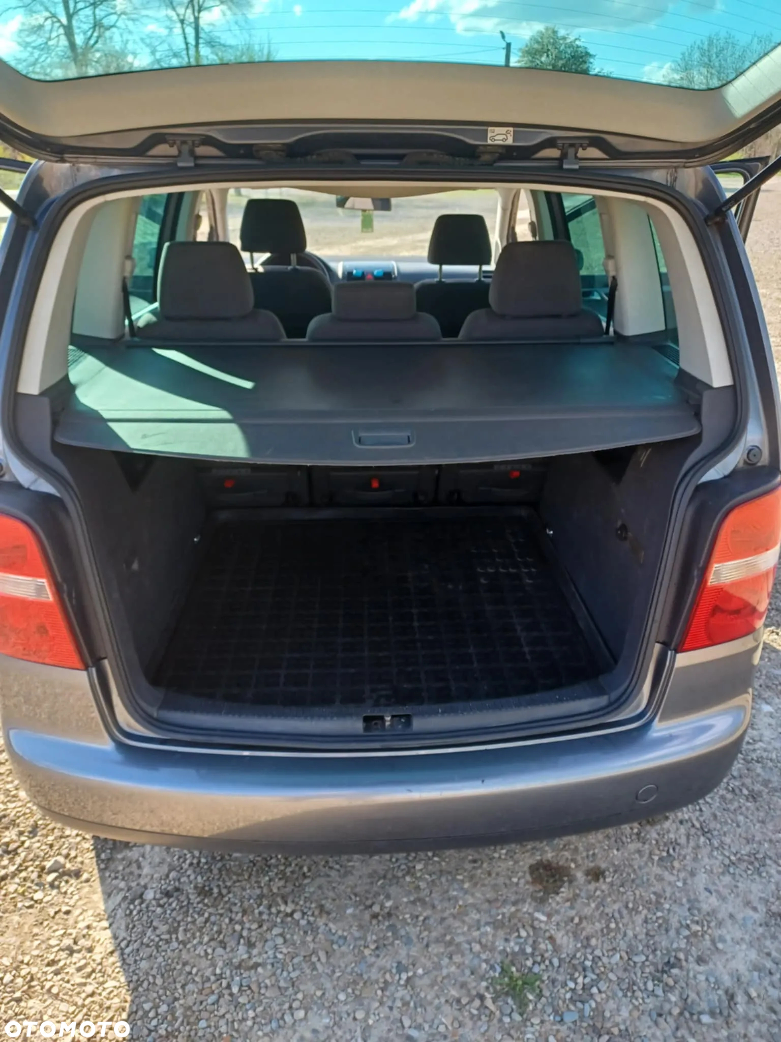 Volkswagen Touran - 11
