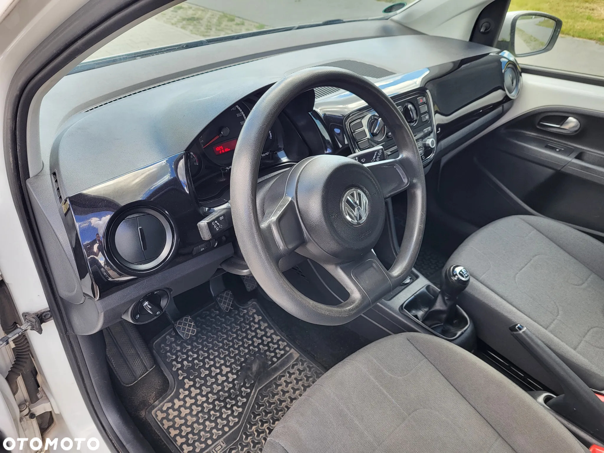 Volkswagen up! move - 10