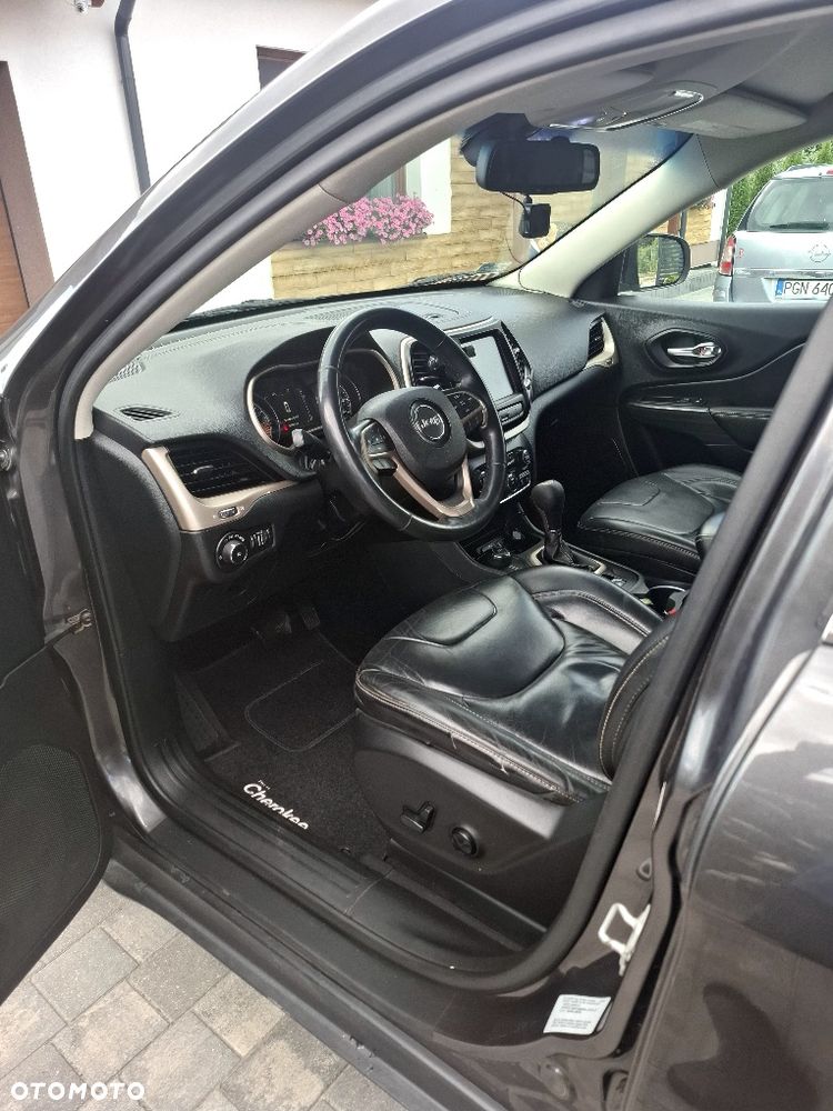 Jeep Cherokee - 4