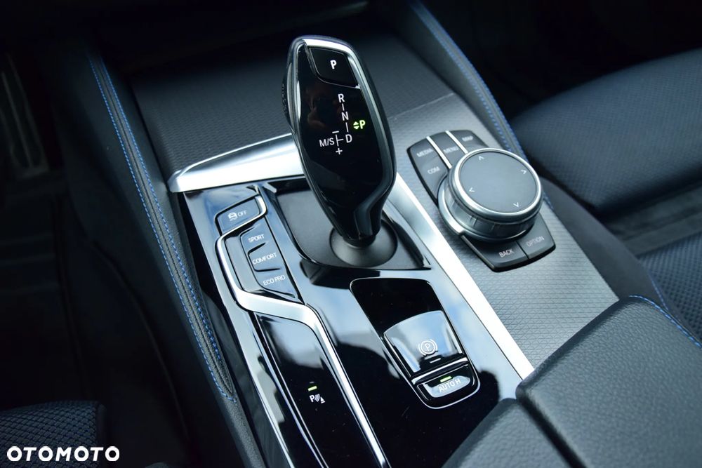 BMW Seria 5 520d xDrive M Sport sport - 38