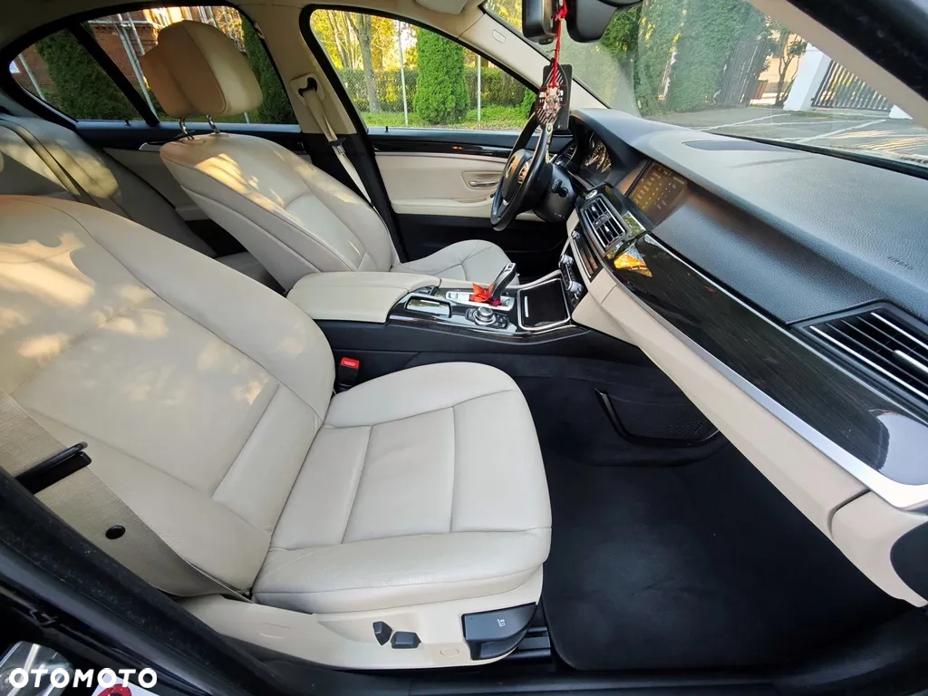 BMW Seria 5 520d Sport-Aut - 32