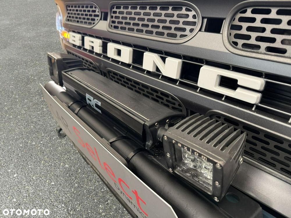 Ford Bronco - 10