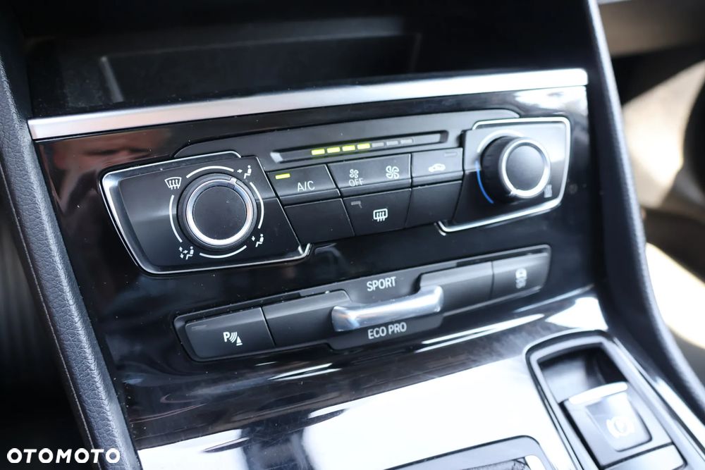 BMW Seria 2 220i - 8