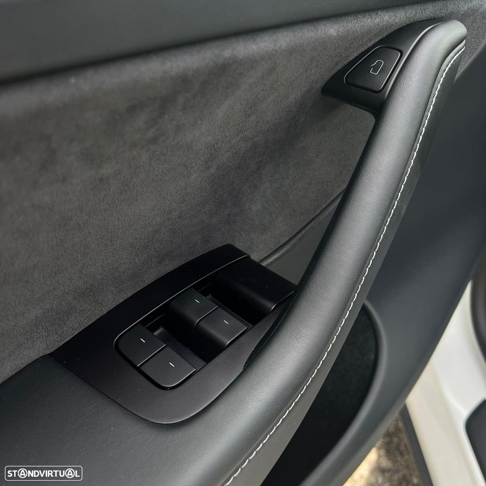Tesla Model Y Long Range Dual Motor AWD - 10